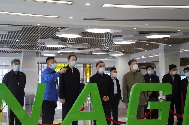 全国人大常委会副委员长艾力更・依明巴海到万象城AWC通州项目开展科普法执法检查
